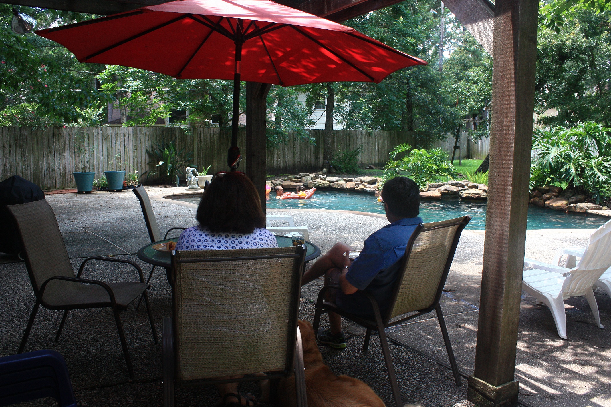 Chilled brunch by the pool...